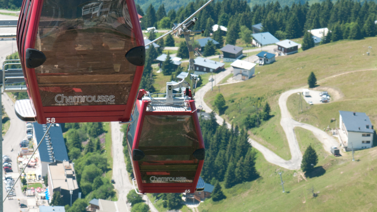 Photo de la tlcabine de la Croix de Chamrousse en t