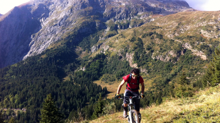 Monte depuis Basse Montagne. Au fond, Le Taillefer