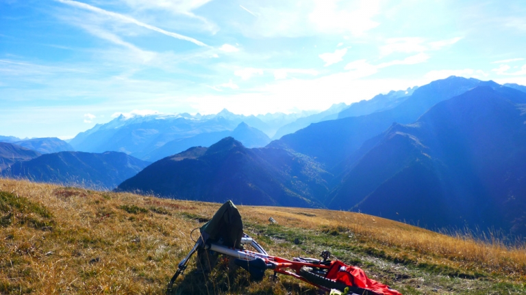 Pause panoramique au chalet d'alpage d'Oulles