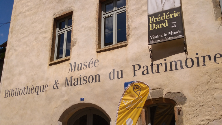 Faade bureau d'information de Saint-Chef, muse et maison du patrimoine
