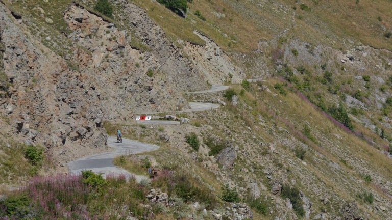 Lacets de la monte du col de Sarenne