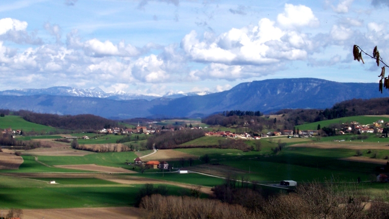 Vue des 3 croix  Paladru sur parcours trail n66 Cte simandre