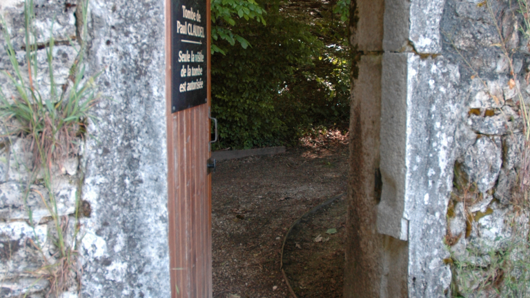 Tombe de Paul Claudel - Brangues - Balcons du Dauphin