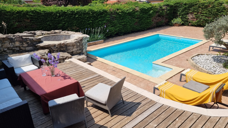 Piscine de la Chambre d'htes chez Amlie - Crmieu - Balcons du Dauphin