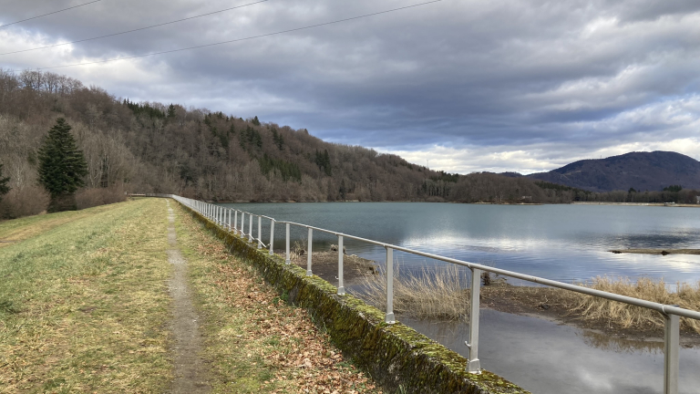 Accs scuris pour profiter de la vue du lac Mort.