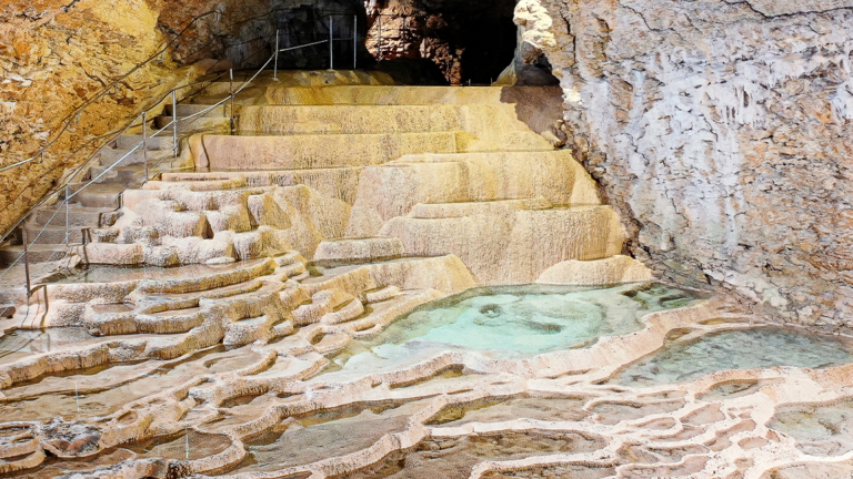 Gours des Grottes de La Balme - La Balme-Les-Grottes - Balcons du Dauphin