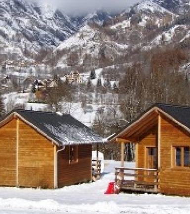 Les chalets sous la neige