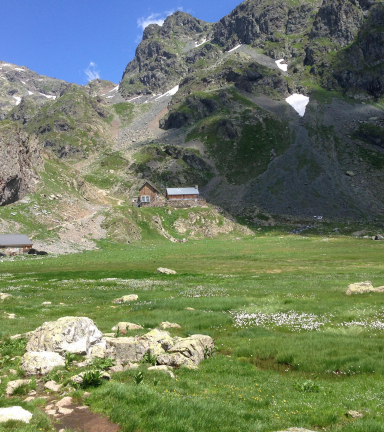 refuge au dessus du vallon du Pra