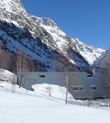 Le Chalet Alpin de la Brarde au printemps