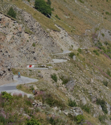 lacets de la monte du col de Sarenne