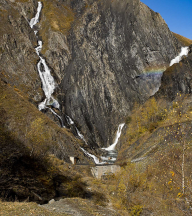 Cascade de pont Ferrand avec les couleurs d'automne