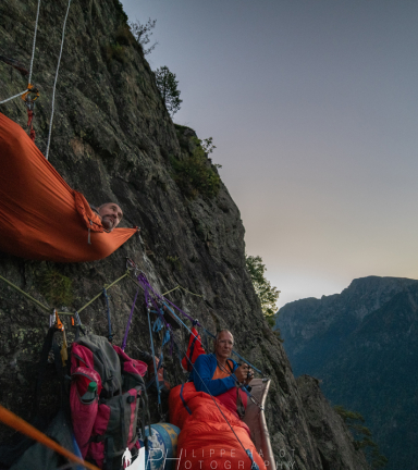 Photo nuit bivouac en portaledge Chamrousse