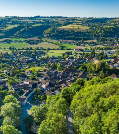 Randonne chteaux et fermes bas Dauphin - vue sur Virieu