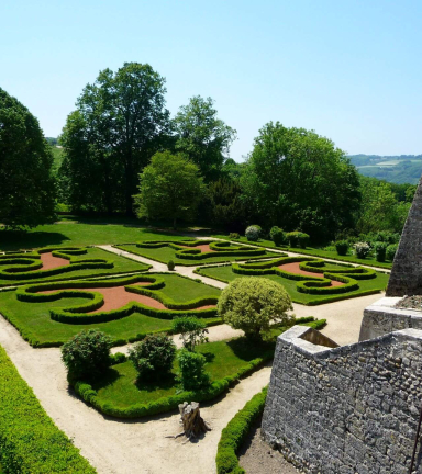 Randonne chteau et fermes bas Dauphin - jardin chteau de Virieu