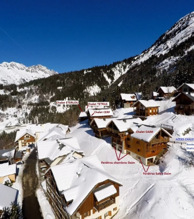 Secteur chalets Pr-GentyA droite: accs/dpart  ski / Chalet Les Eglantines