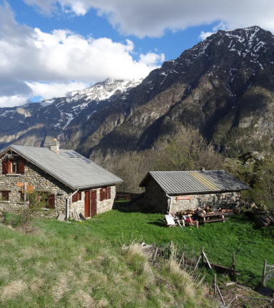 vue sur le massif des Ecrins depuis le refuge