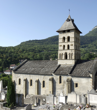 Vue d'en haut de l'Eglise romane Saint Didier Voreppe