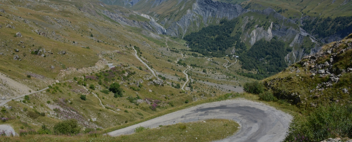 Lacets du col de Sarenne