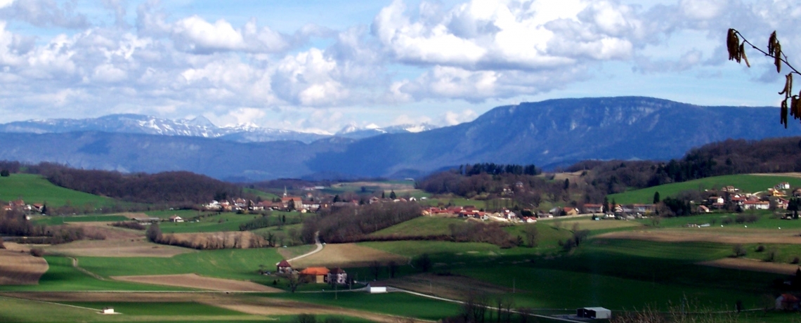 Vue des 3 croix  Paladru sur parcours trail n66 Cte simandre