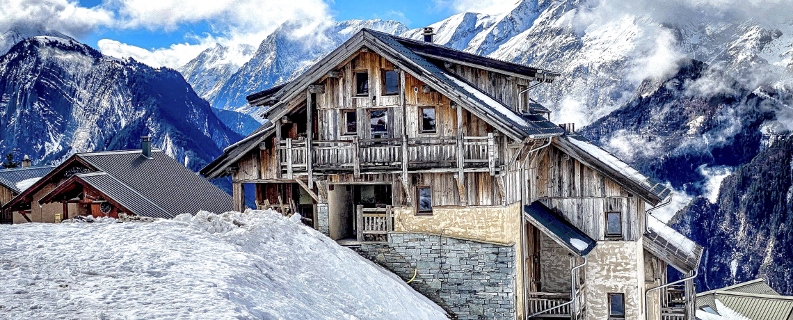 Le chalet en hiver au pied des pistes