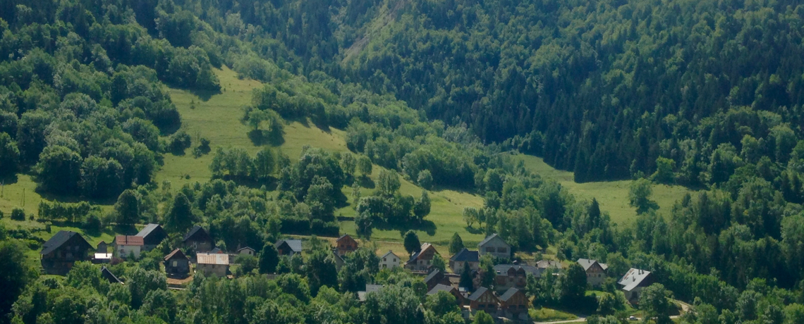 Sentier Descente vers l&#039;Enversin : au fil des saisons