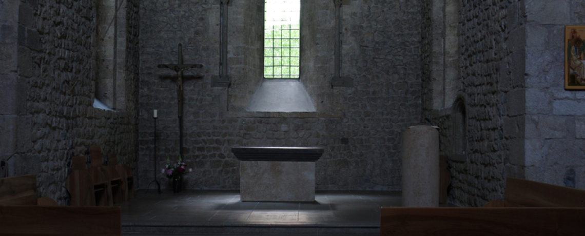 Visite de l&#039;église romane du Monastère de Chalais