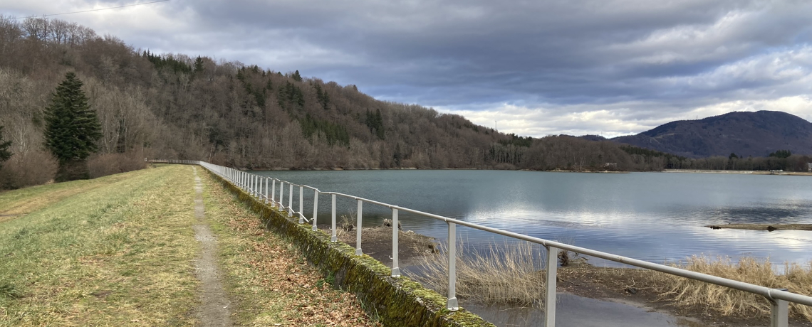 Accs scuris pour profiter de la vue du lac Mort.