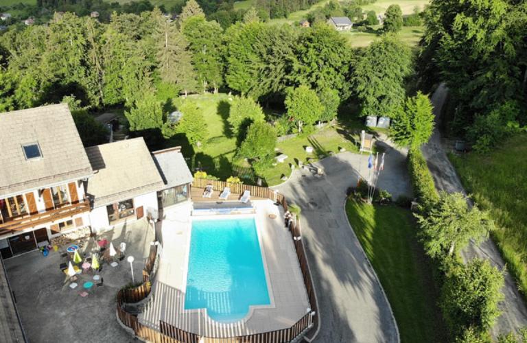 Vue du ciel piscine - terrasse