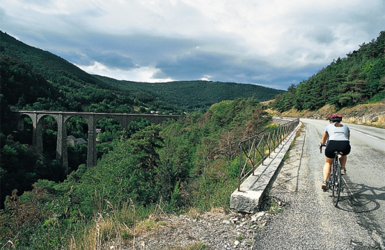 Le pont en direction de la Mure