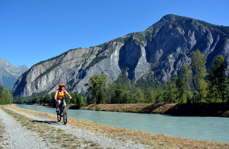 Sur la digue de la Romanche vers Les 3 Ponts