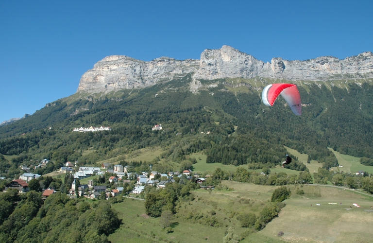 Décollage Sud: parapentes et deltaplanes