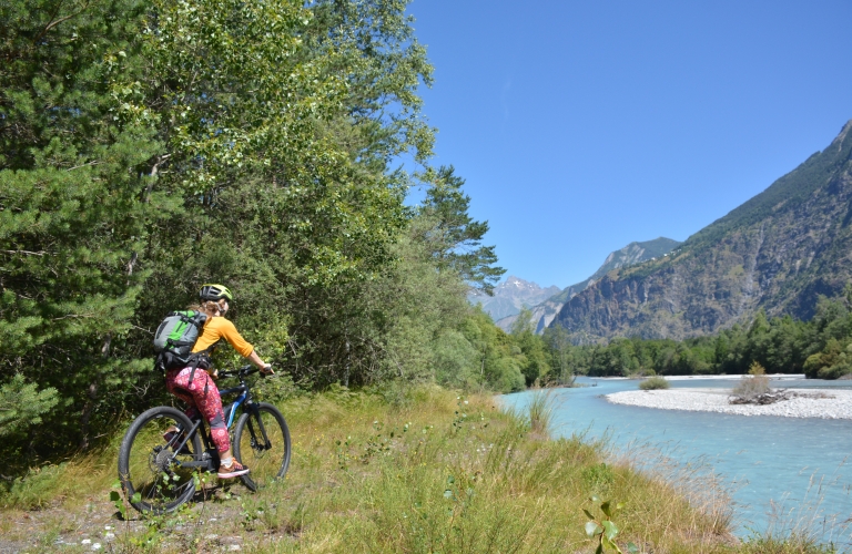 Piste longeant la Romanche