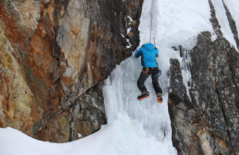 Escalade sur glace avec le Bureau des Guides