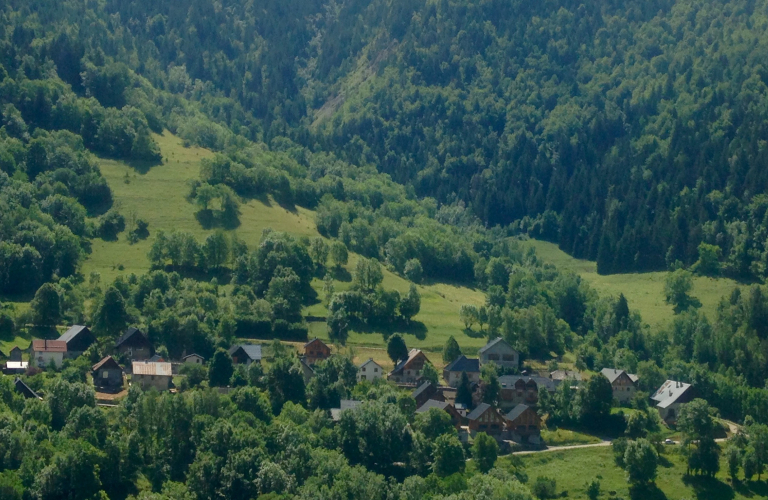 Sentier Descente vers l&#039;Enversin : au fil des saisons