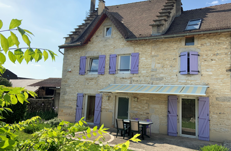 Vue extrieure du gte O Relais des Gardes de Bouvesse-Quirieu - au bord de la ViaRhona