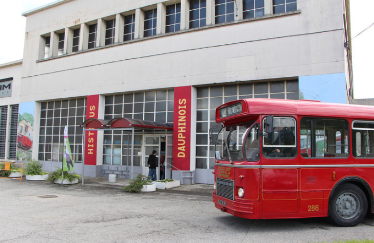 Promenades en bus et car anciens dans Pont-de-Claix