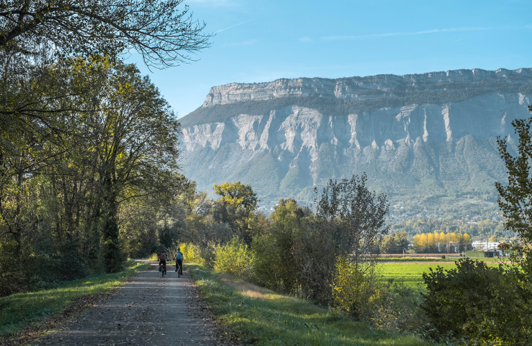 Entre de Grenoble sur avec vue sur la Chartreuse