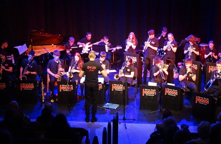 Concert de Devon Youth Jazz Orchestra sur la scène de Cybèle