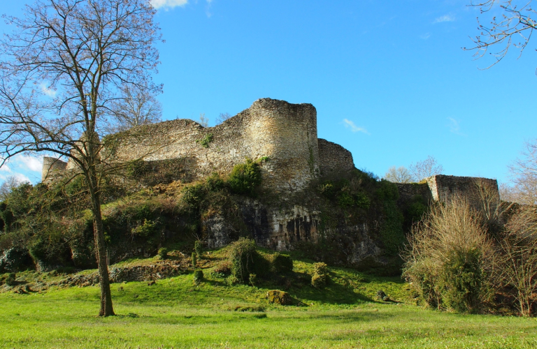 Remparts de Saint-Hippolyte - Crmieu - Balcons du Dauphin