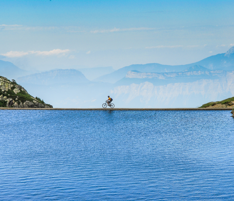 Lac du Crozet dans le massif de Belledonne en Isère