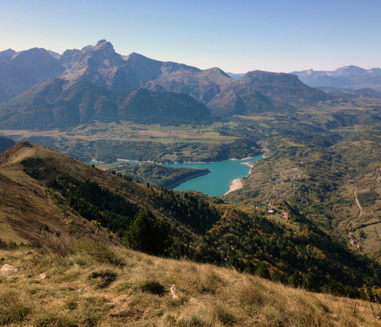 Vue d'Aspres-les-Corps sur le Lac du Sautet