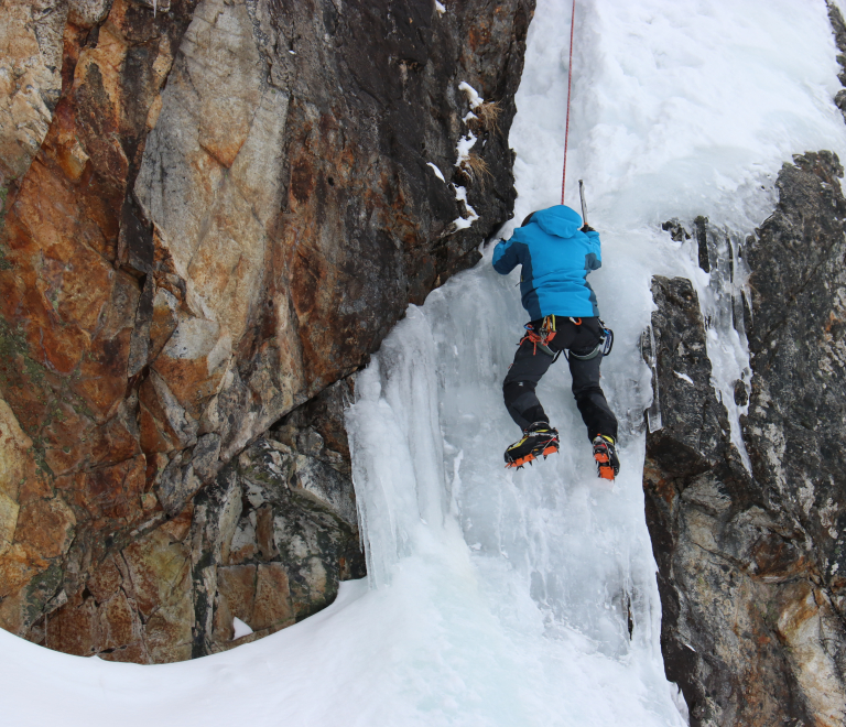 Escalade sur glace avec le Bureau des Guides