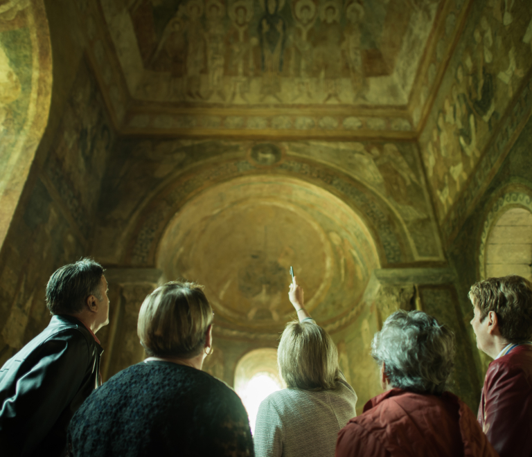Visite guide groupe - L'abbatiale de St Chef et ses fresques