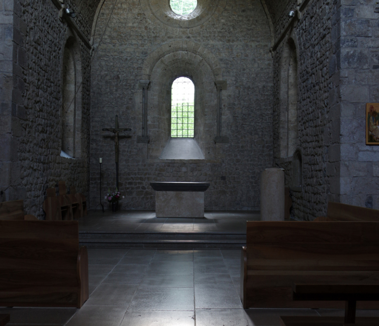 Visite de l&#039;église romane du Monastère de Chalais