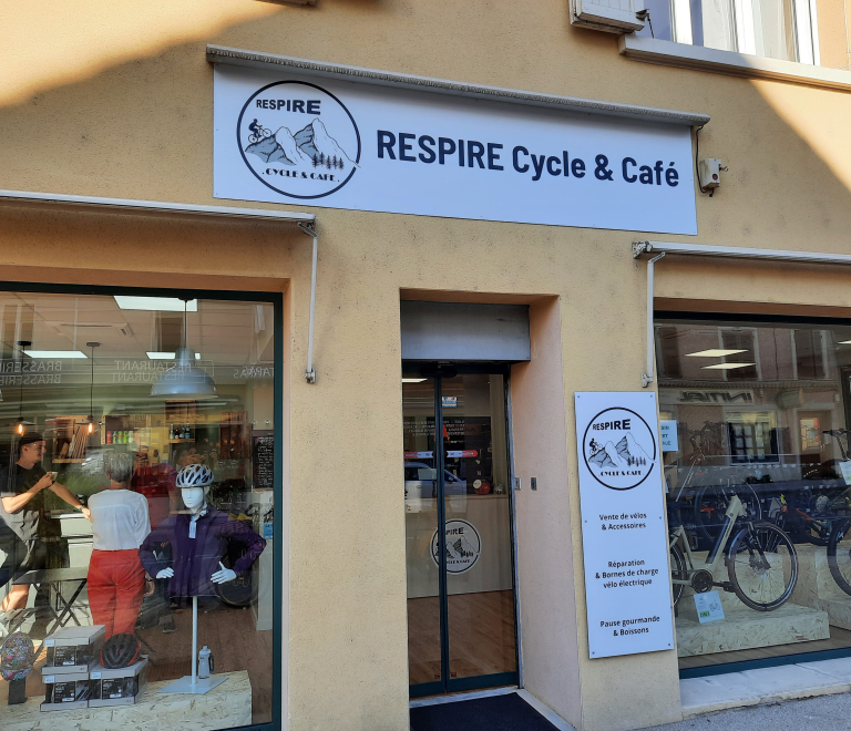 Respire Cycle & Caf - Morestel - le long de l'itinraire ViaRhna