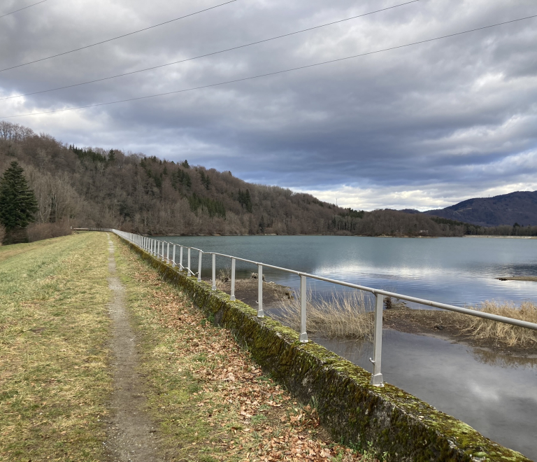 Accs scuris pour profiter de la vue du lac Mort.