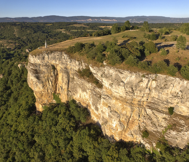 Vue sur les falaises de Larina - Balcons du Dauphin