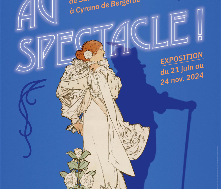Affiche de l'exposition Au spectacle ! avec Sarah Bernhardt en costume de la Dame aux camlias et l'ombre de Cyrano de Bergerac