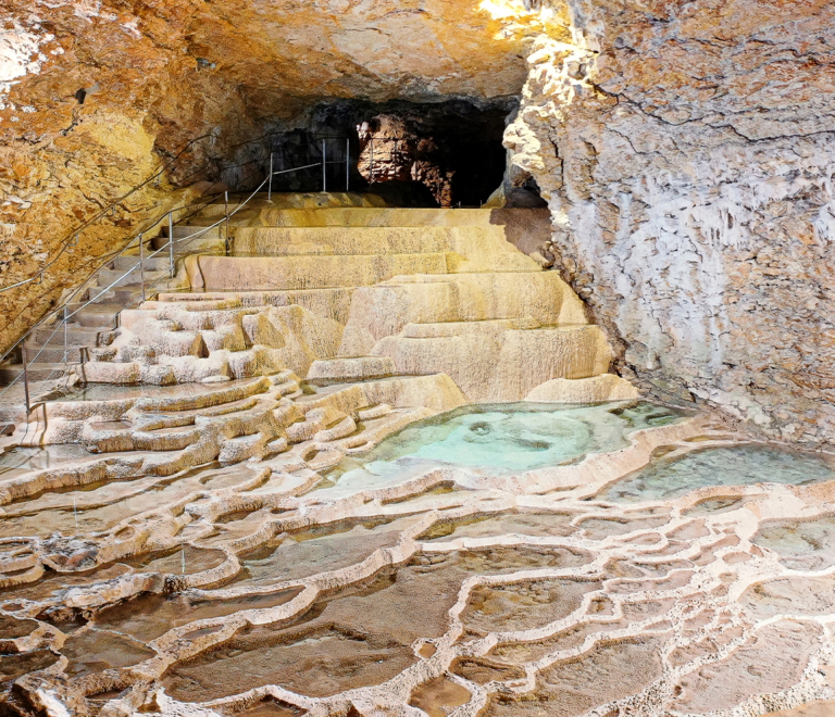 Gours des Grottes de La Balme - La Balme-Les-Grottes - Balcons du Dauphin