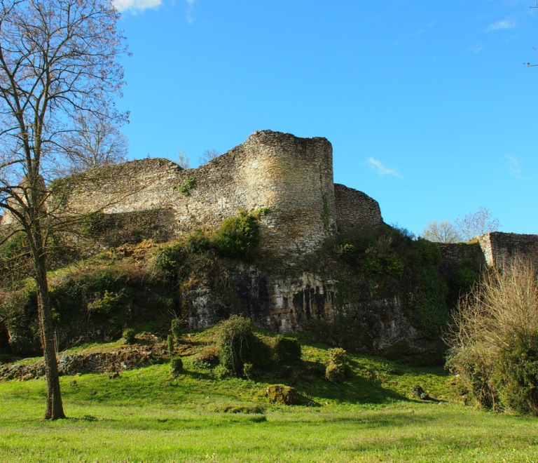 Remparts de Saint-Hippolyte - Crmieu - Balcons du Dauphin